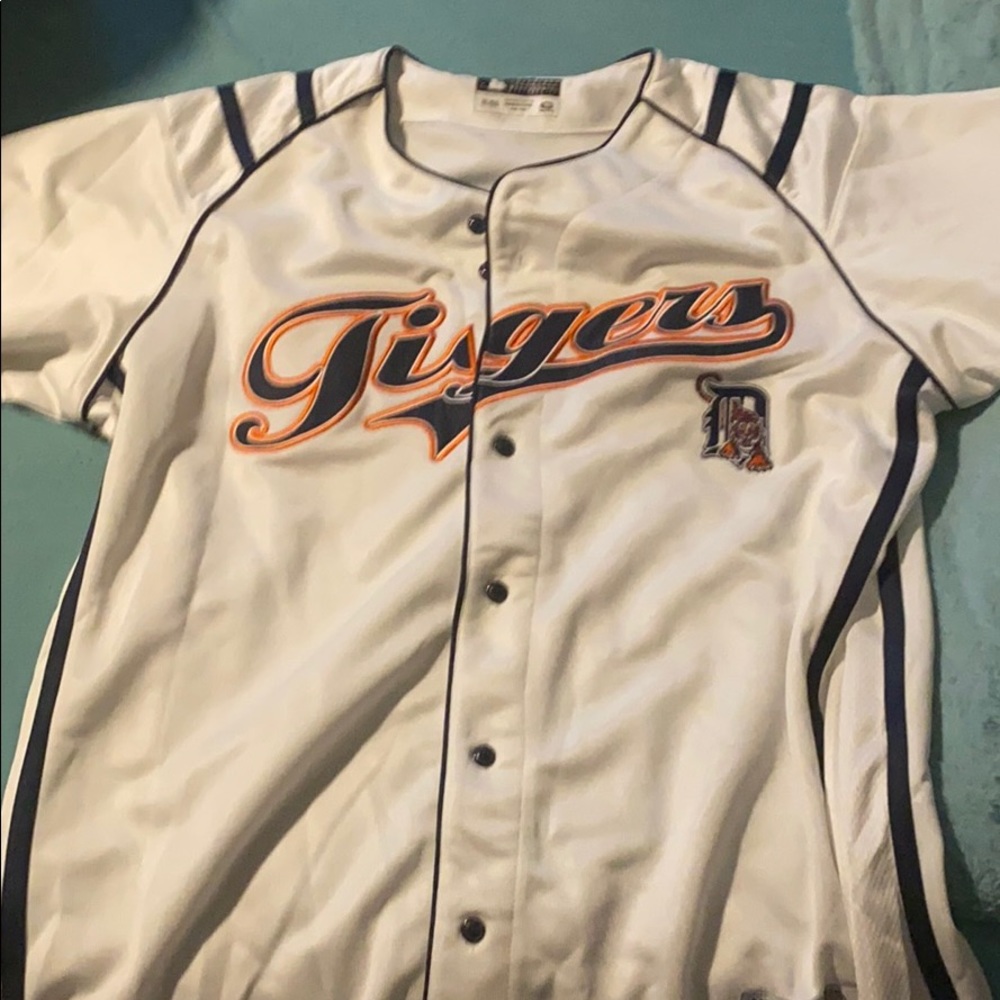 Detroit tigers shirt